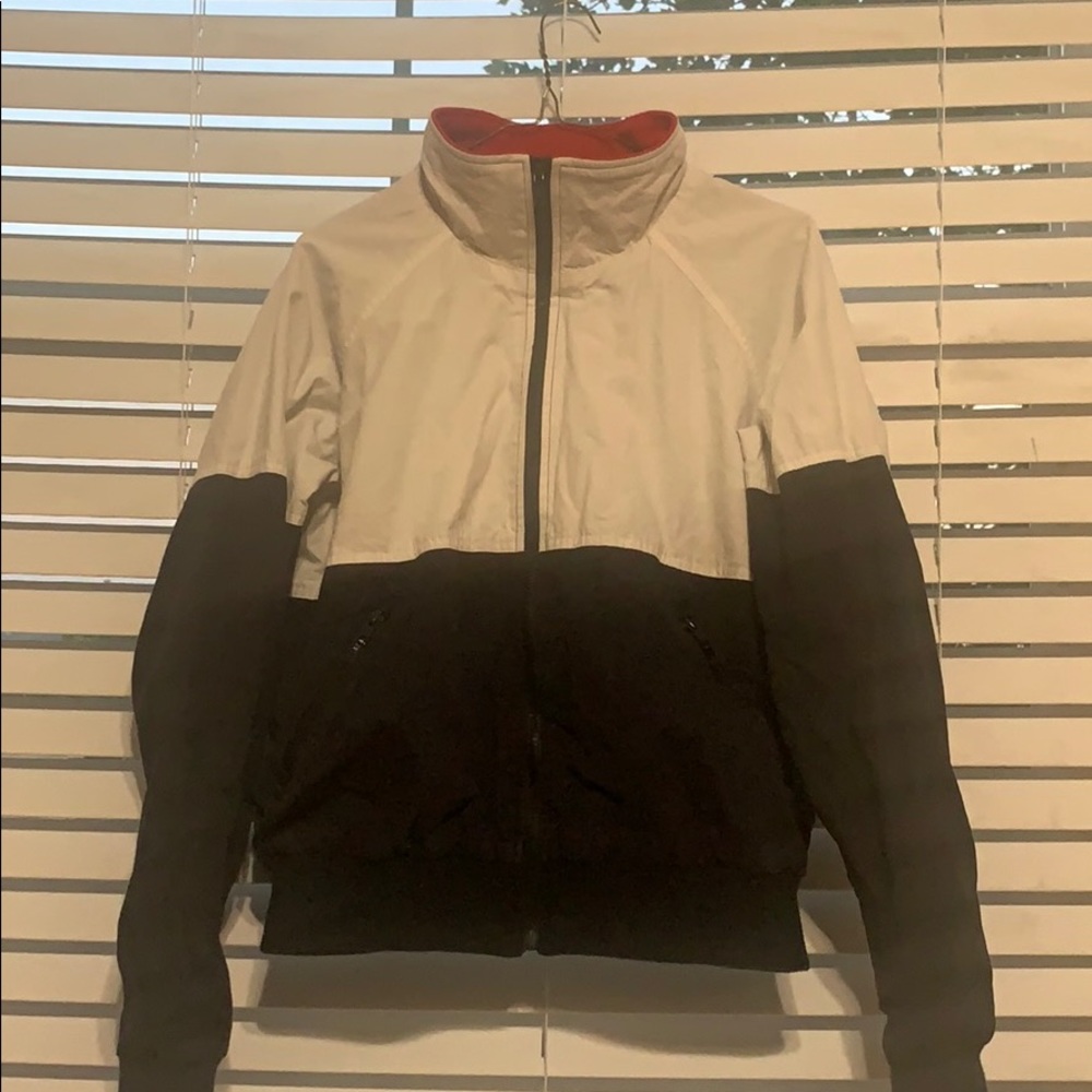 Rare Brandy Melville white and blue jacket